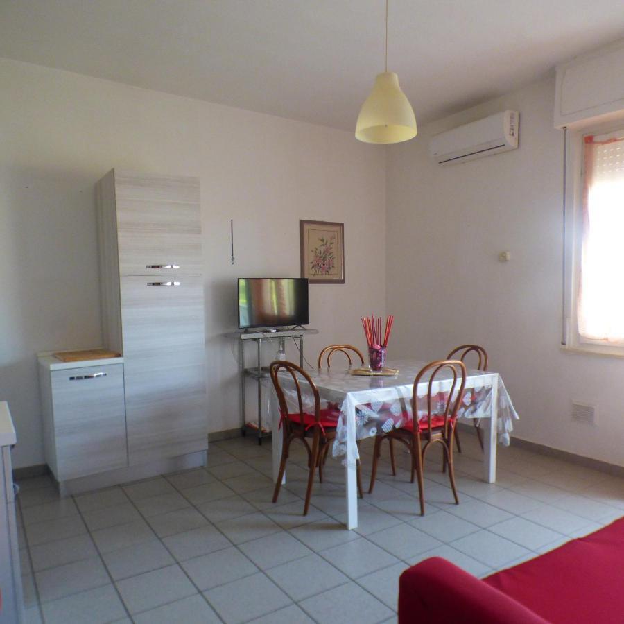 Complesso Oasi Apartment Tirrenia Bagian luar foto