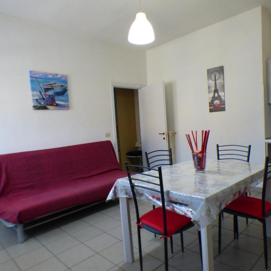 Complesso Oasi Apartment Tirrenia Bagian luar foto