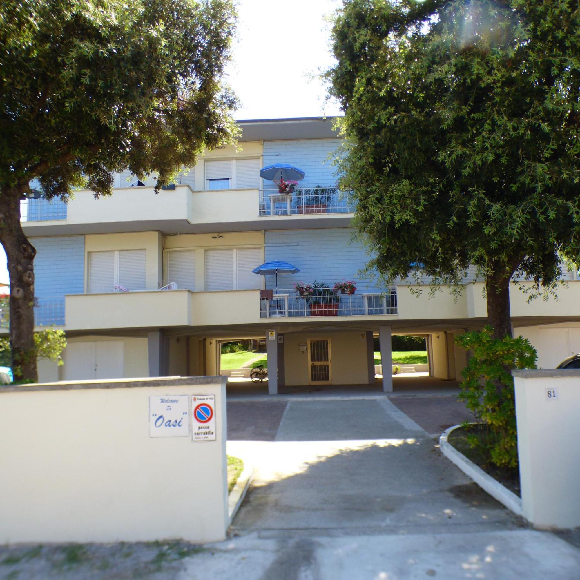 Complesso Oasi Apartment Tirrenia Bagian luar foto